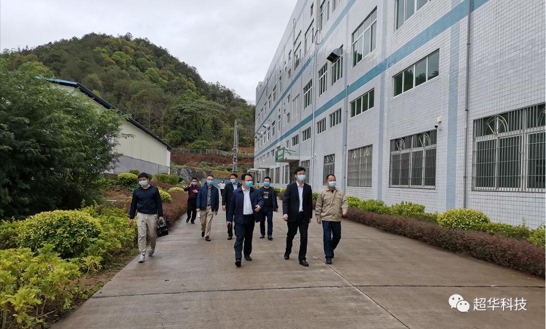 梅縣區(qū)委副書記陳遠(yuǎn)洋調(diào)研超華科技復(fù)工復(fù)產(chǎn)情況和項目擴(kuò)產(chǎn)工作